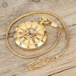 Accessoire vintage : montre à gousset avec design romain