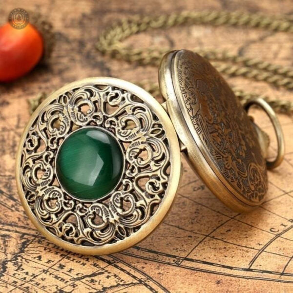 Accessoire chic : montre à gousset pour femme