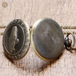 Accessoire horloger vintage inspiré par l'univers des voitures