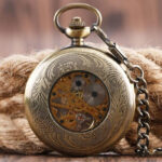 Montre à gousset classique, style vintage, mécanisme visible