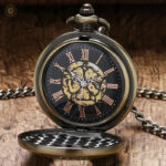 Montre à gousset classique avec mécanisme visible