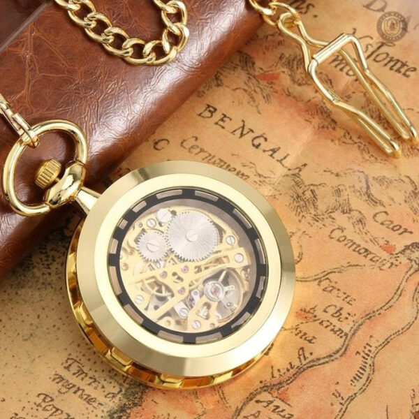 Accessoire vintage, montre à gousset mécanique, finition soignée