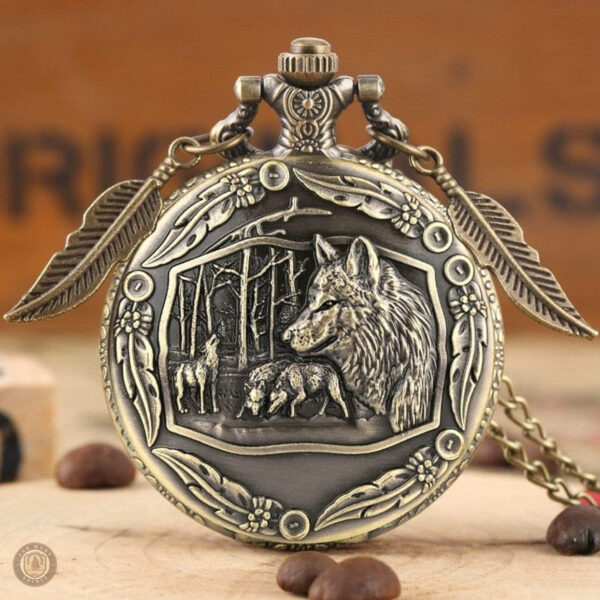 Montre à gousset avec motif de loup distinctif