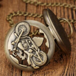 Montre à gousset unique pour les passionnés de motos