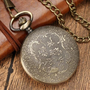 Élégante montre à gousset avec motif de moto distinctif