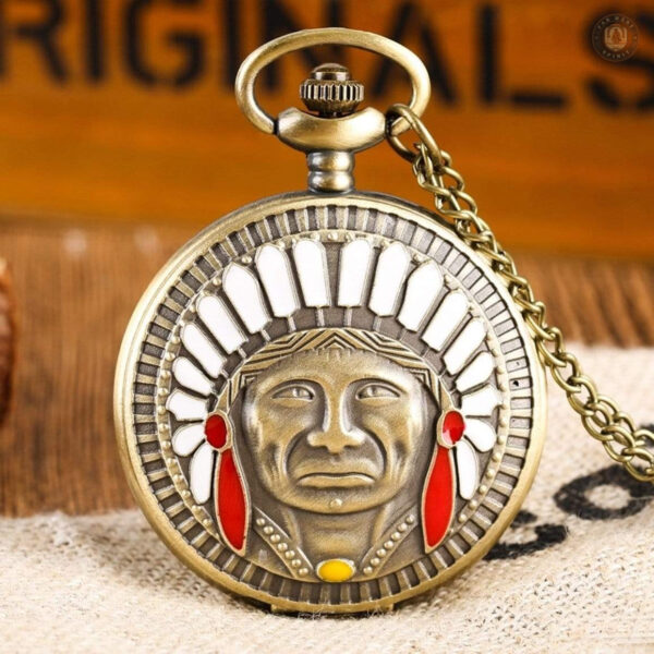 Détails amérindiens sur une montre à gousset élégante