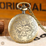 Style authentique avec montre à gousset motifs ethniques