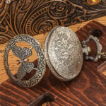 Accessoire horloger unique, montre à gousset papillon