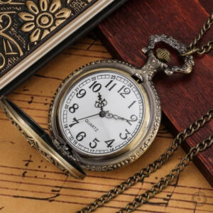 Montre à gousset au design artistique, thème papillon