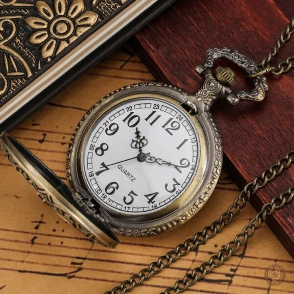 Montre à gousset au design artistique, thème papillon