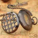 Montre à gousset au style raffiné, idéale pour un look rétro