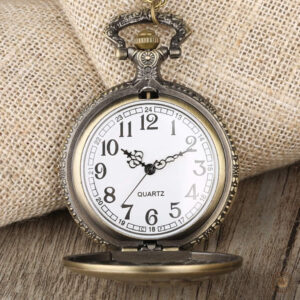 Accessoire horloger doré au style vintage
