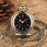 Montre de poche classique avec design gravé
