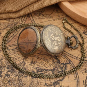 Accessoire de mode : montre de poche au style rétro