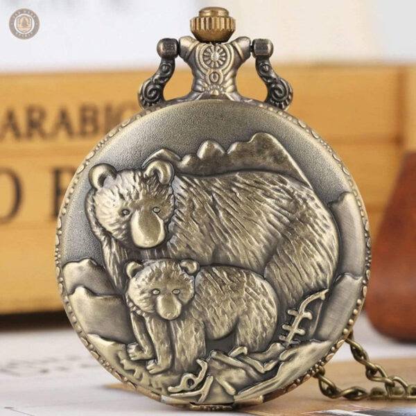 Détails de la montre à gousset avec motif ours