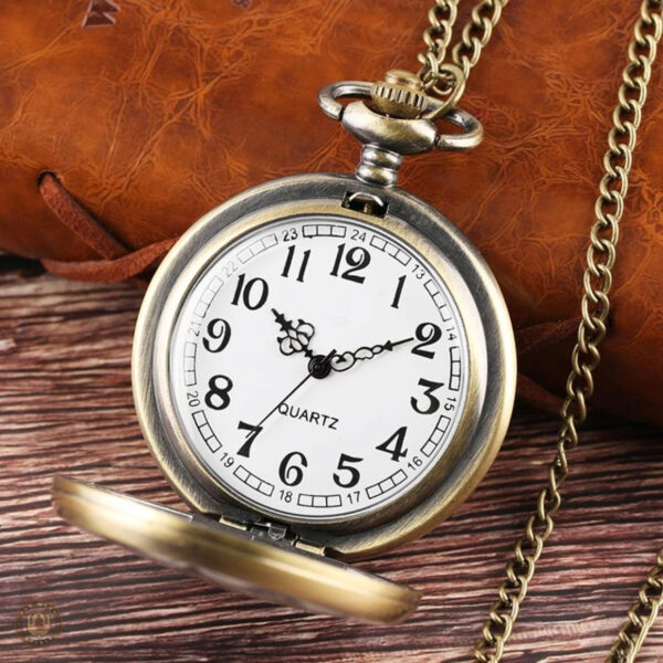Montre à gousset en pendentif, un charme intemporel