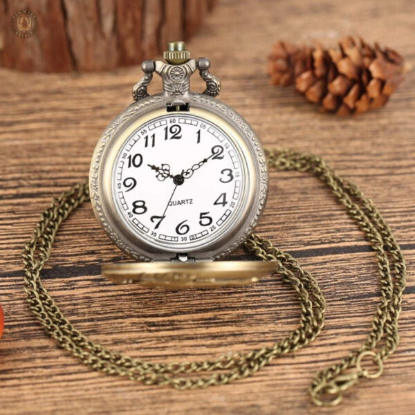 Montre à gousset avec motif taureau distinctif
