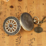 Accessoire intemporel, montre à gousset au look Western
