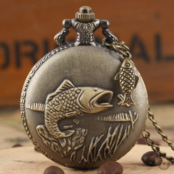 Montre à gousset avec motif poisson stylisé