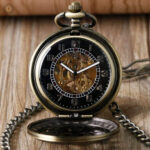 Accessoire intemporel : montre à gousset masculine