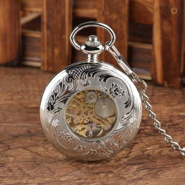Montre de poche classique avec mécanisme visible