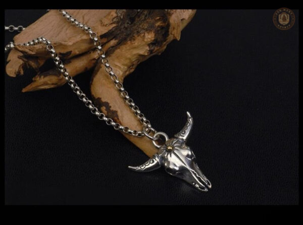 Collier Crâne de Buffle en argent pour un style western authentique