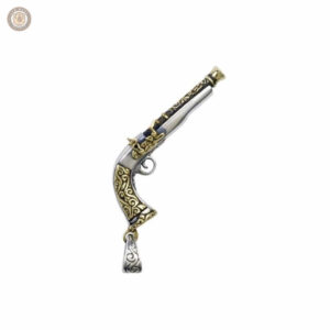 Collier argenté au design revolver, accessoire western tendance