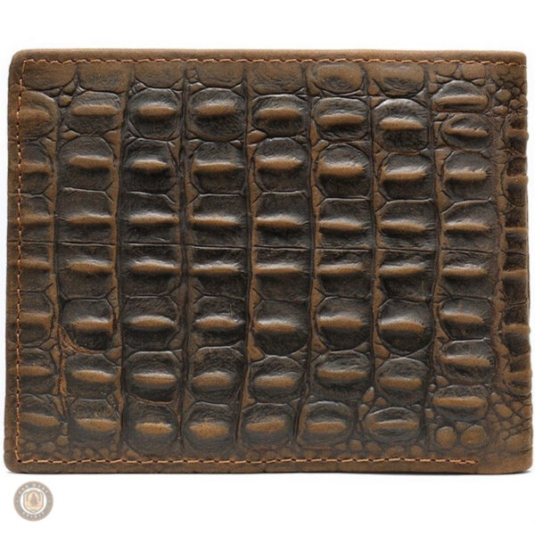 Accessoire chic en croco, parfait pour un look western