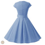 Robe bleue claire, parfaite pour les journées en plein air