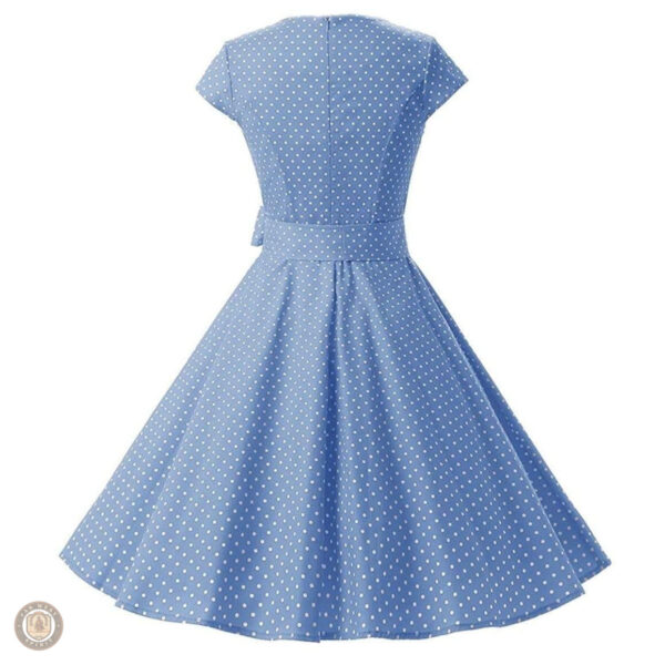 Robe bleue claire, parfaite pour les journées en plein air