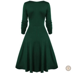 Détails en dentelle sur robe style cowboy, idéale pour les occasions décontractées