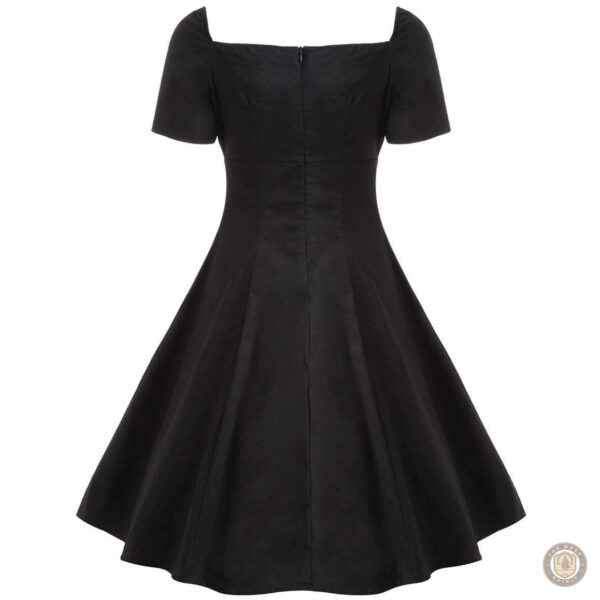 Robe western élégante en rouge et noir pour un look chic