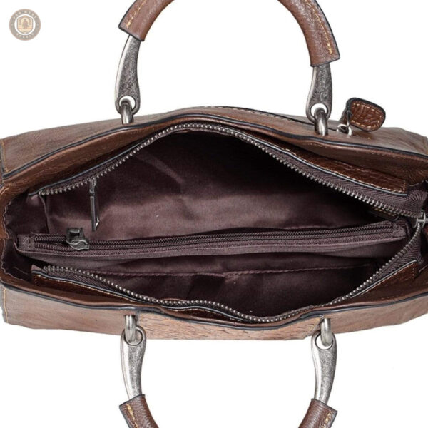 Sac à main décoré de fleurs pour une touche bohème