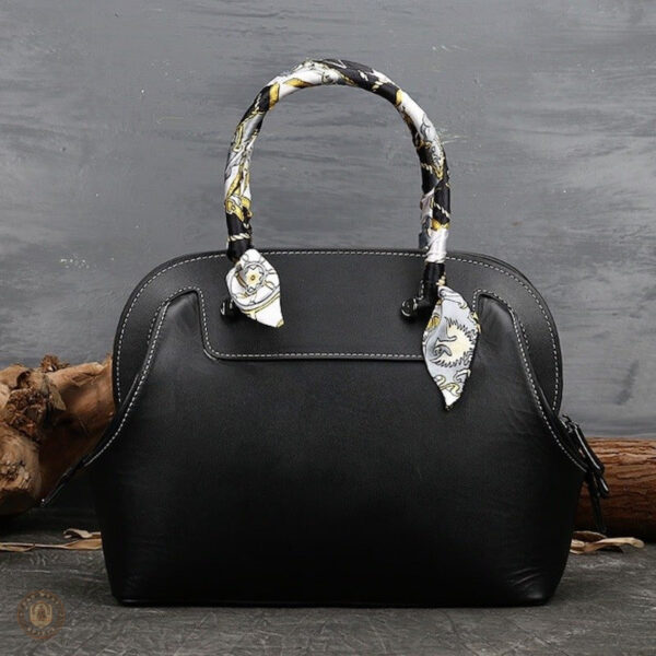 Accessoire western en cuir avec design floral unique