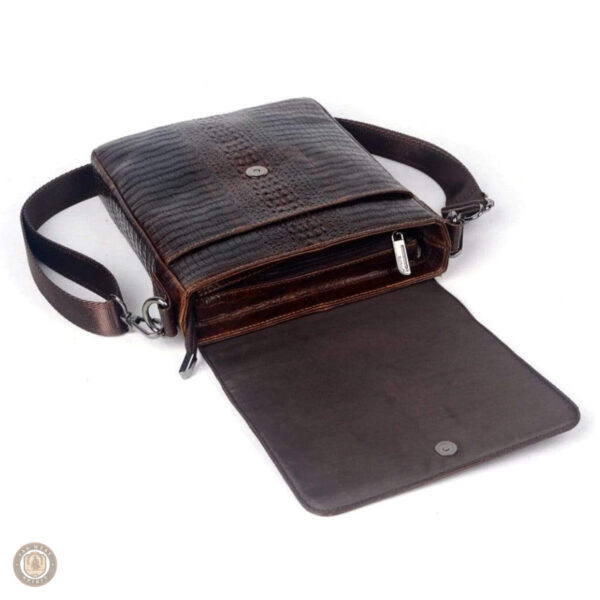 Accessoire en cuir pour un look western élégant