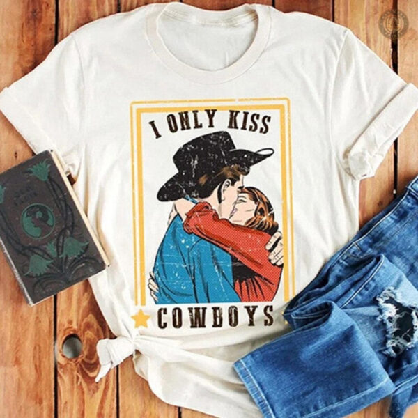 T-Shirt I Only Kiss Cowboys pour les fans de country