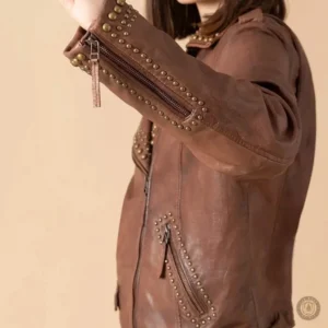 Veste en cuir style western pour une allure audacieuse